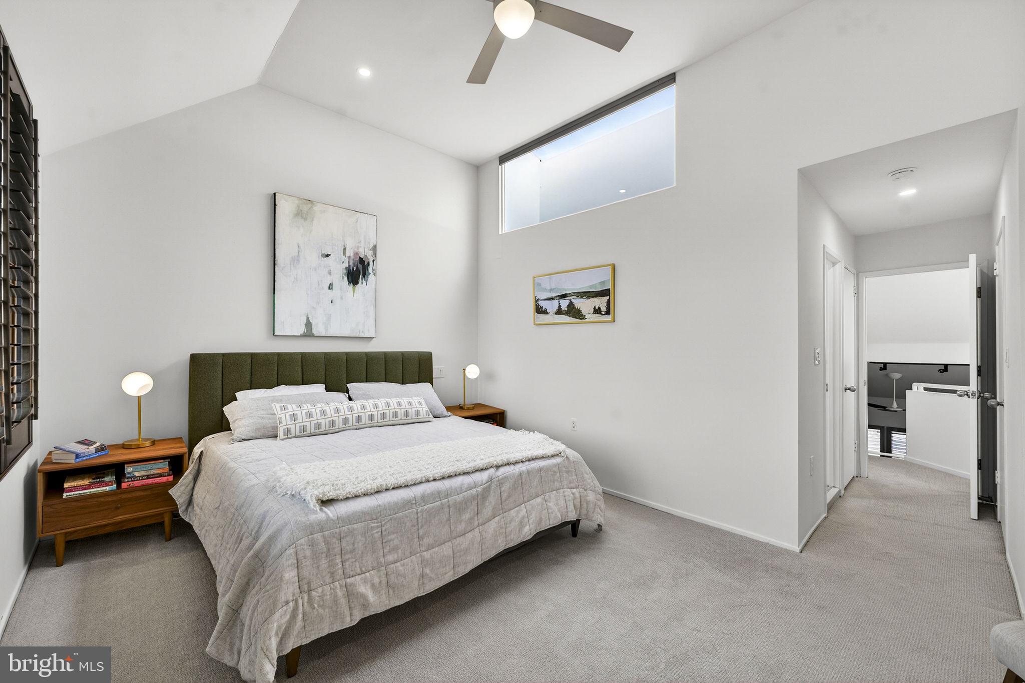 908 INDEPENDENCE AVENUE SE