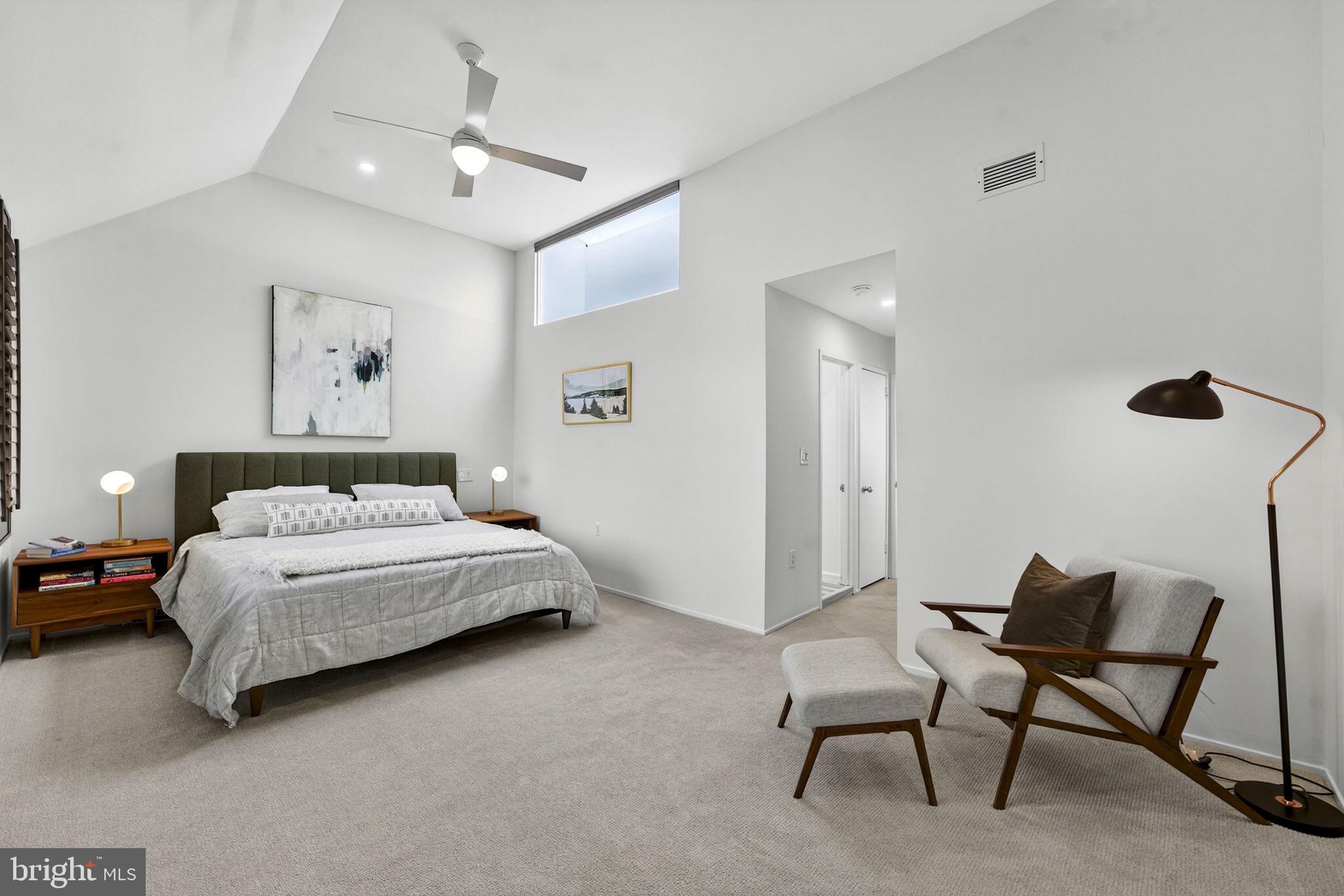 908 INDEPENDENCE AVENUE SE