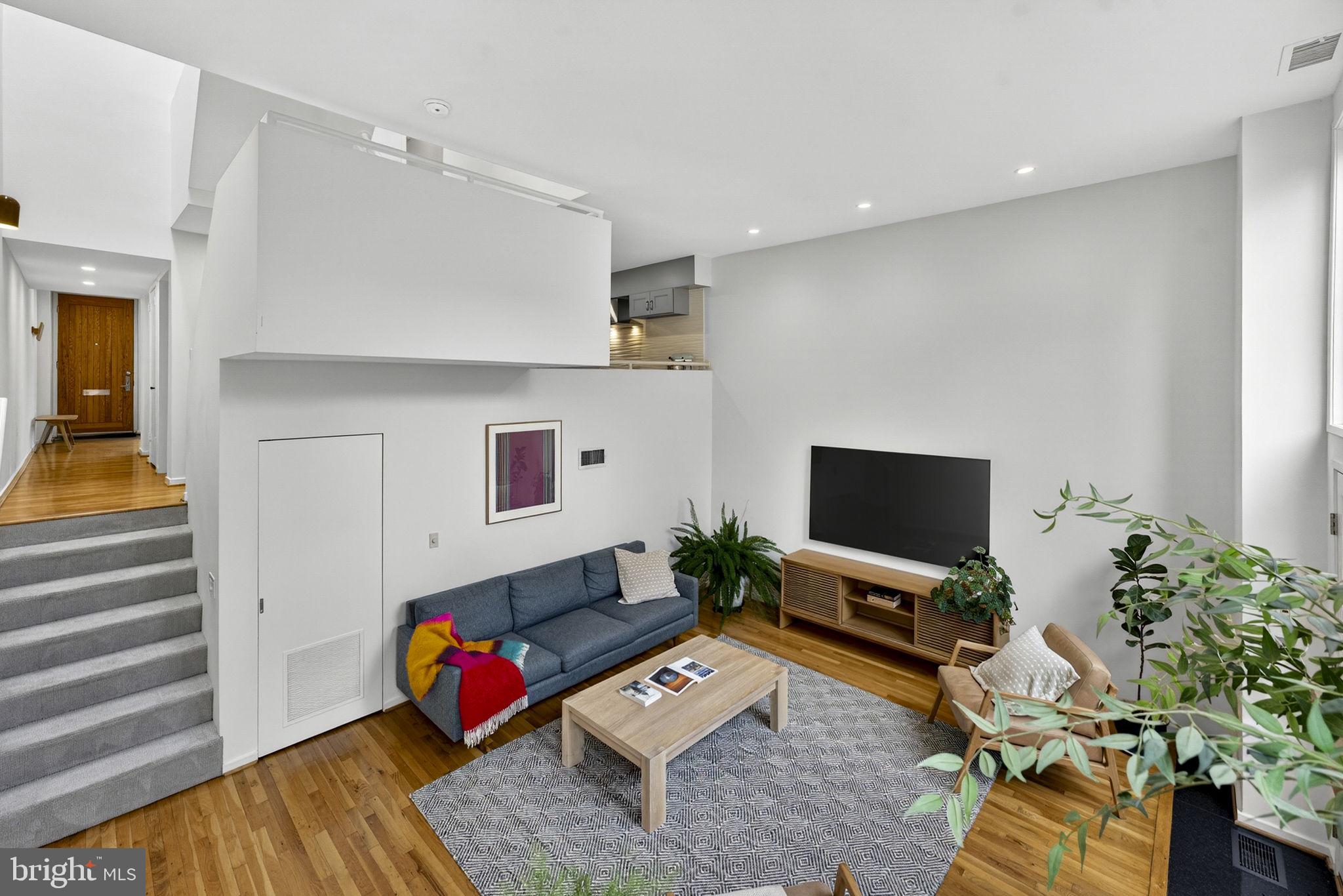 908 INDEPENDENCE AVENUE SE