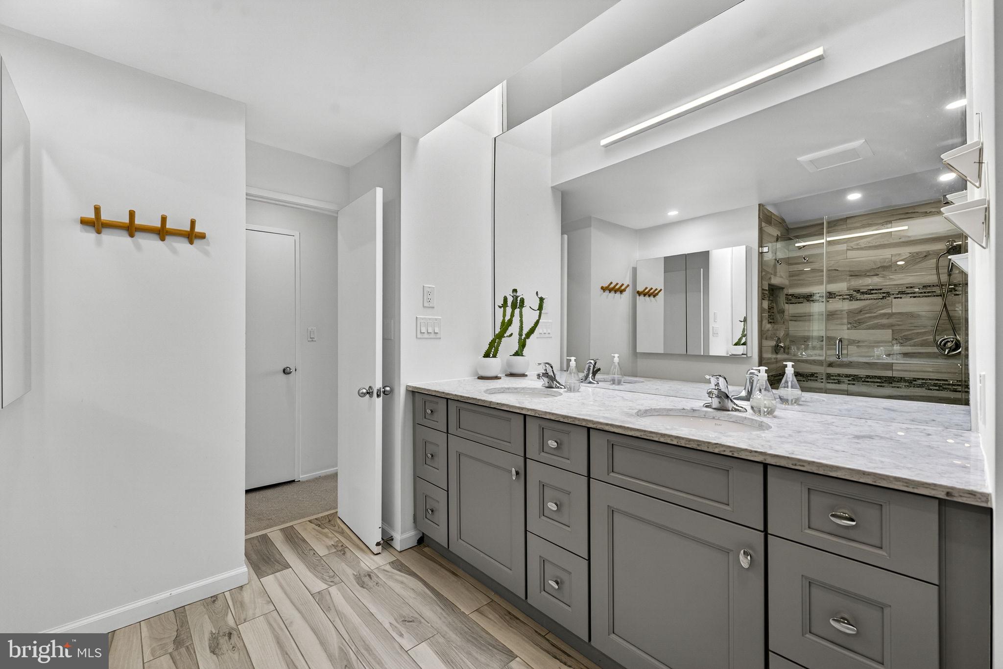 908 INDEPENDENCE AVENUE SE