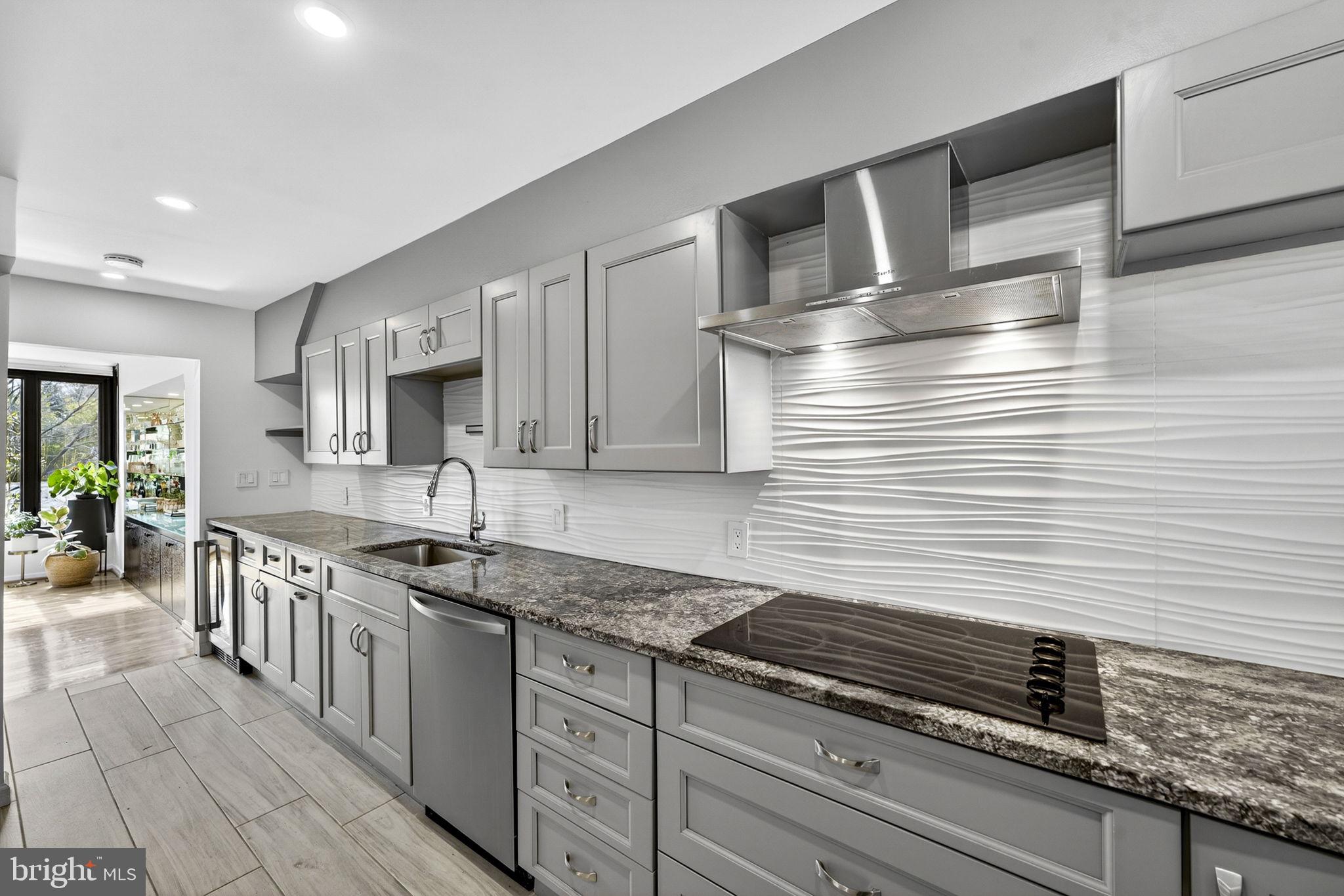 908 INDEPENDENCE AVENUE SE