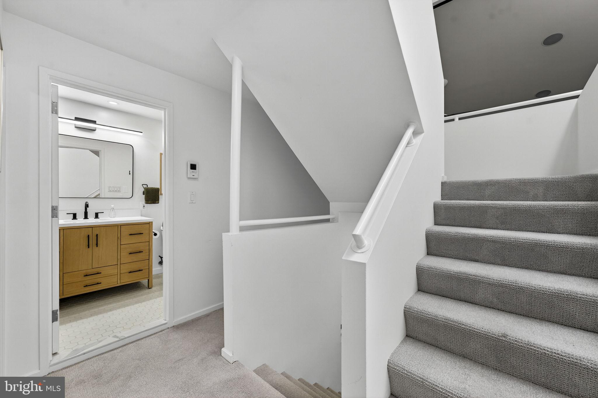 908 INDEPENDENCE AVENUE SE