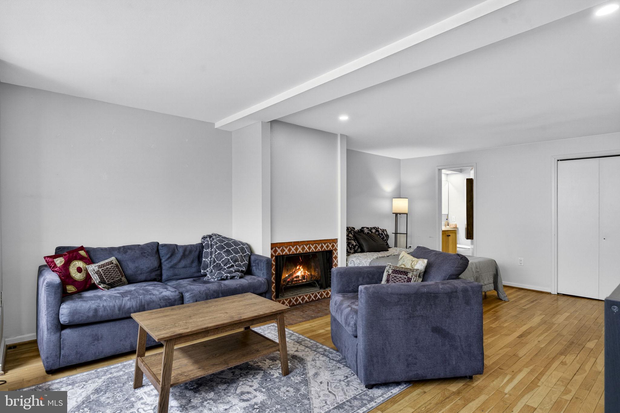 908 INDEPENDENCE AVENUE SE