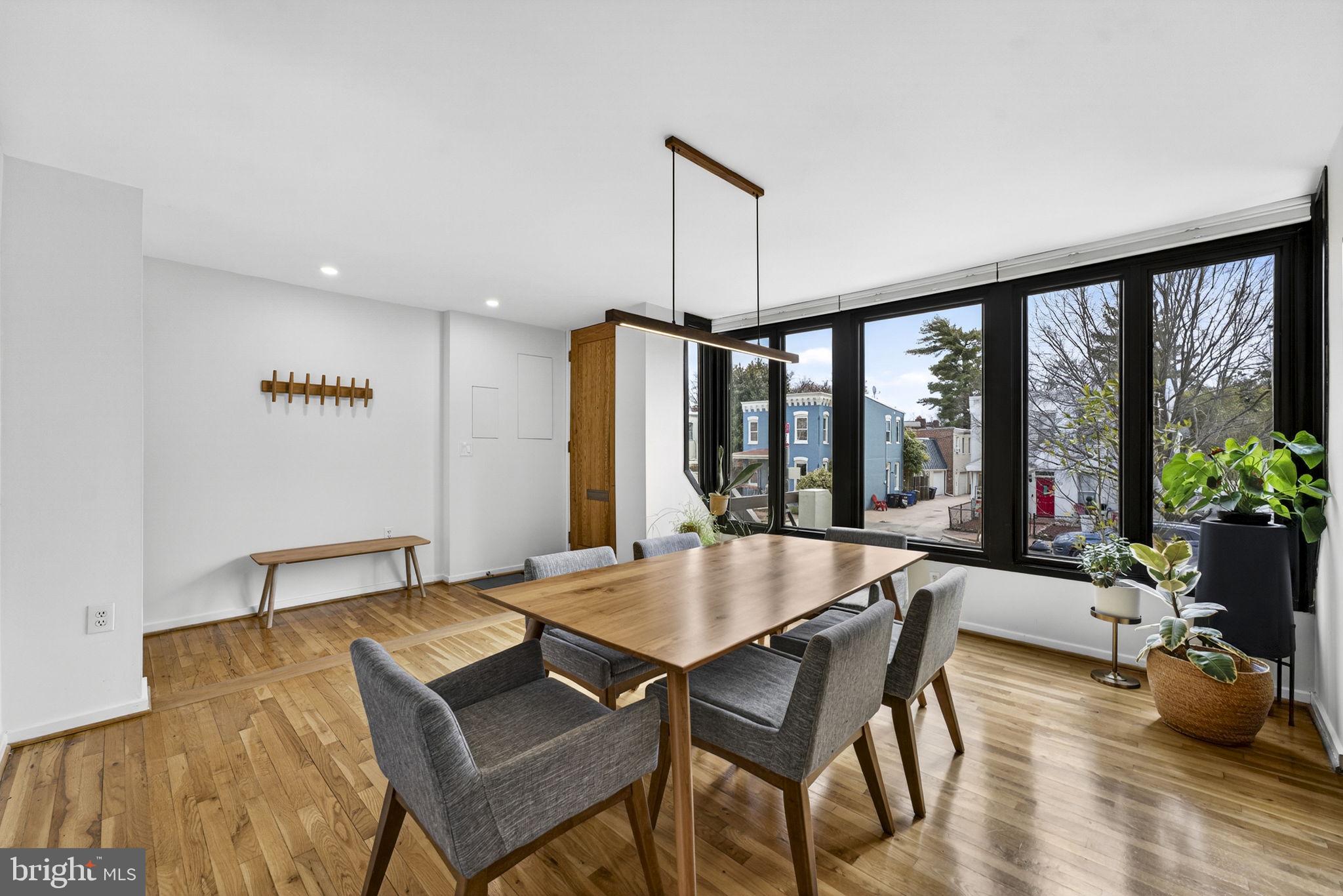 908 INDEPENDENCE AVENUE SE