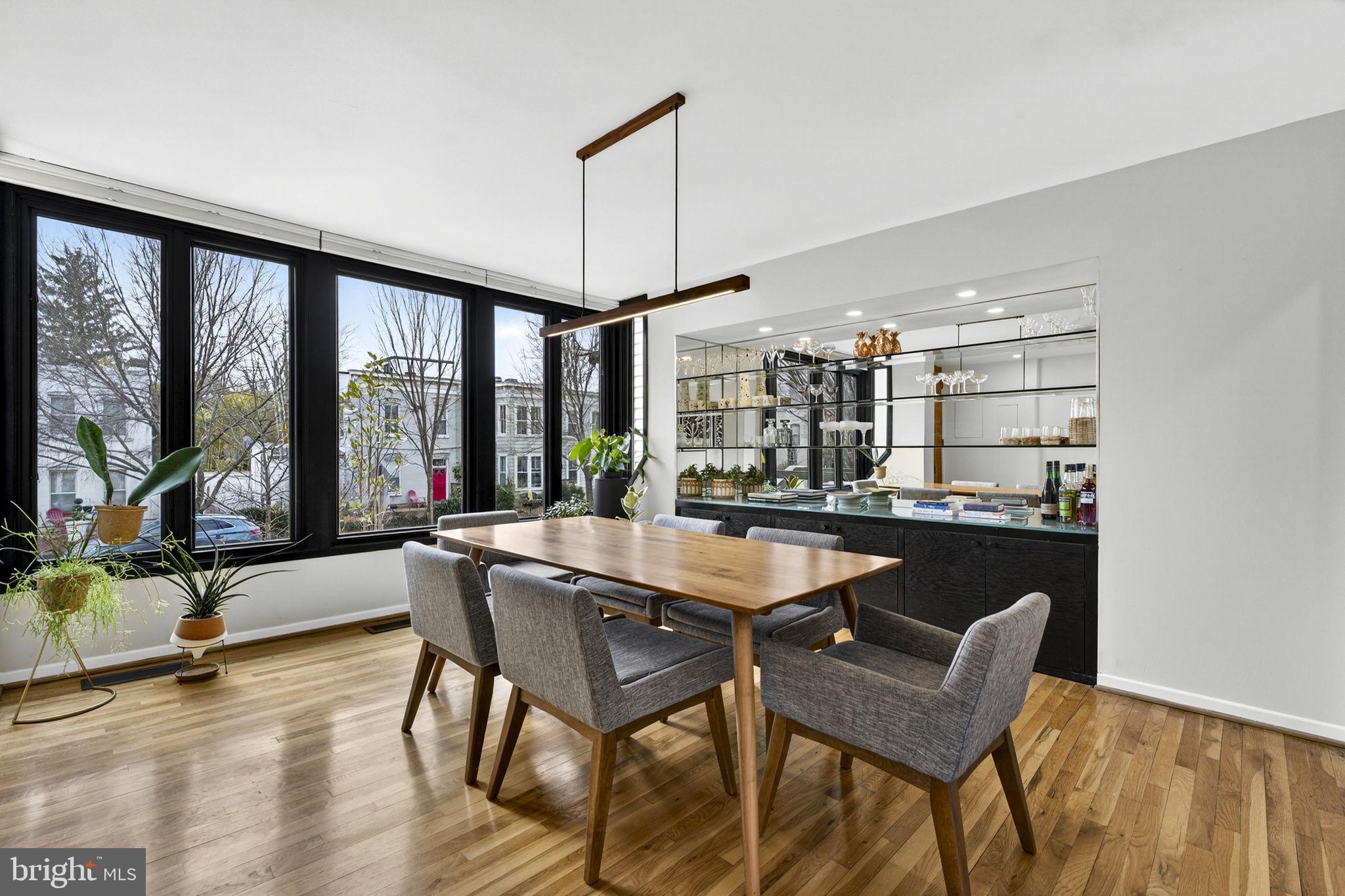 908 INDEPENDENCE AVENUE SE