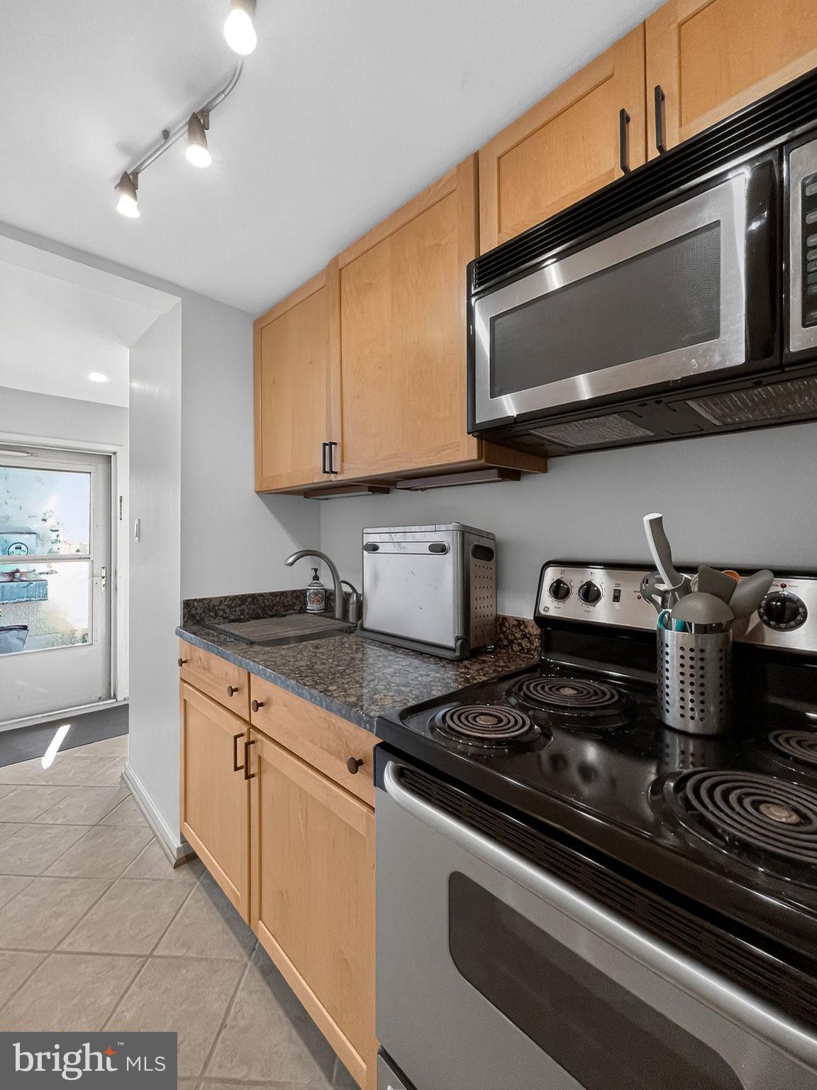 908 INDEPENDENCE AVENUE SE