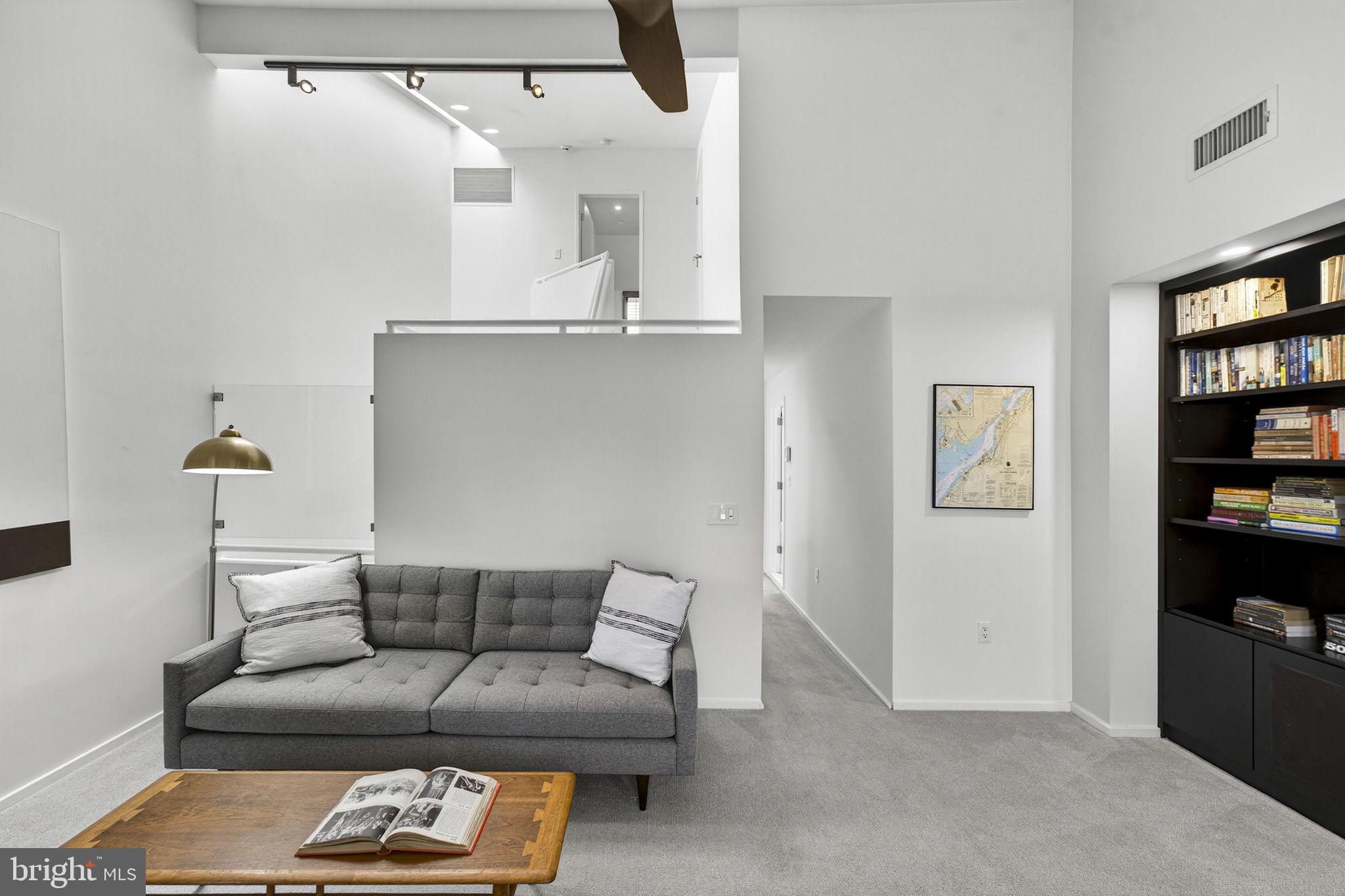 908 INDEPENDENCE AVENUE SE