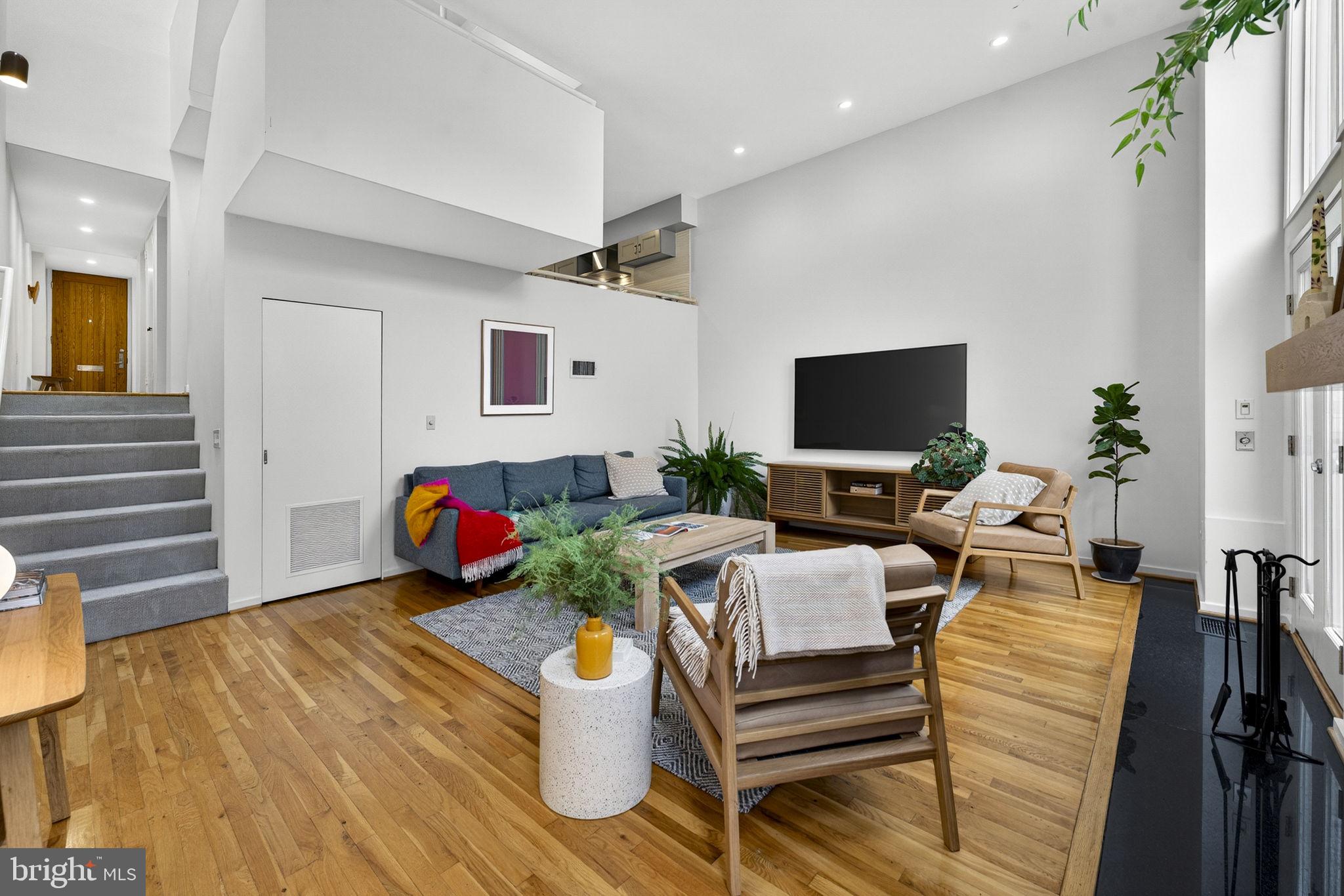 908 INDEPENDENCE AVENUE SE