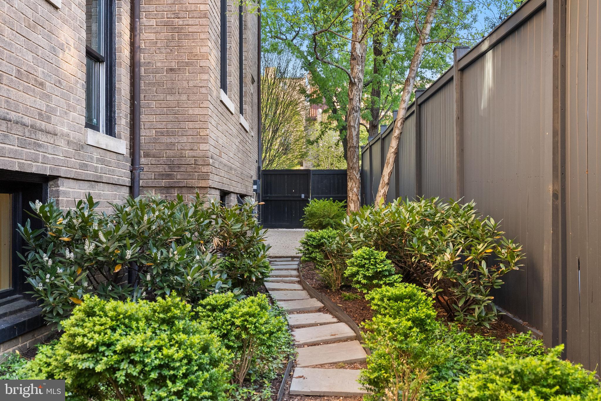 2107 WYOMING AVENUE NW