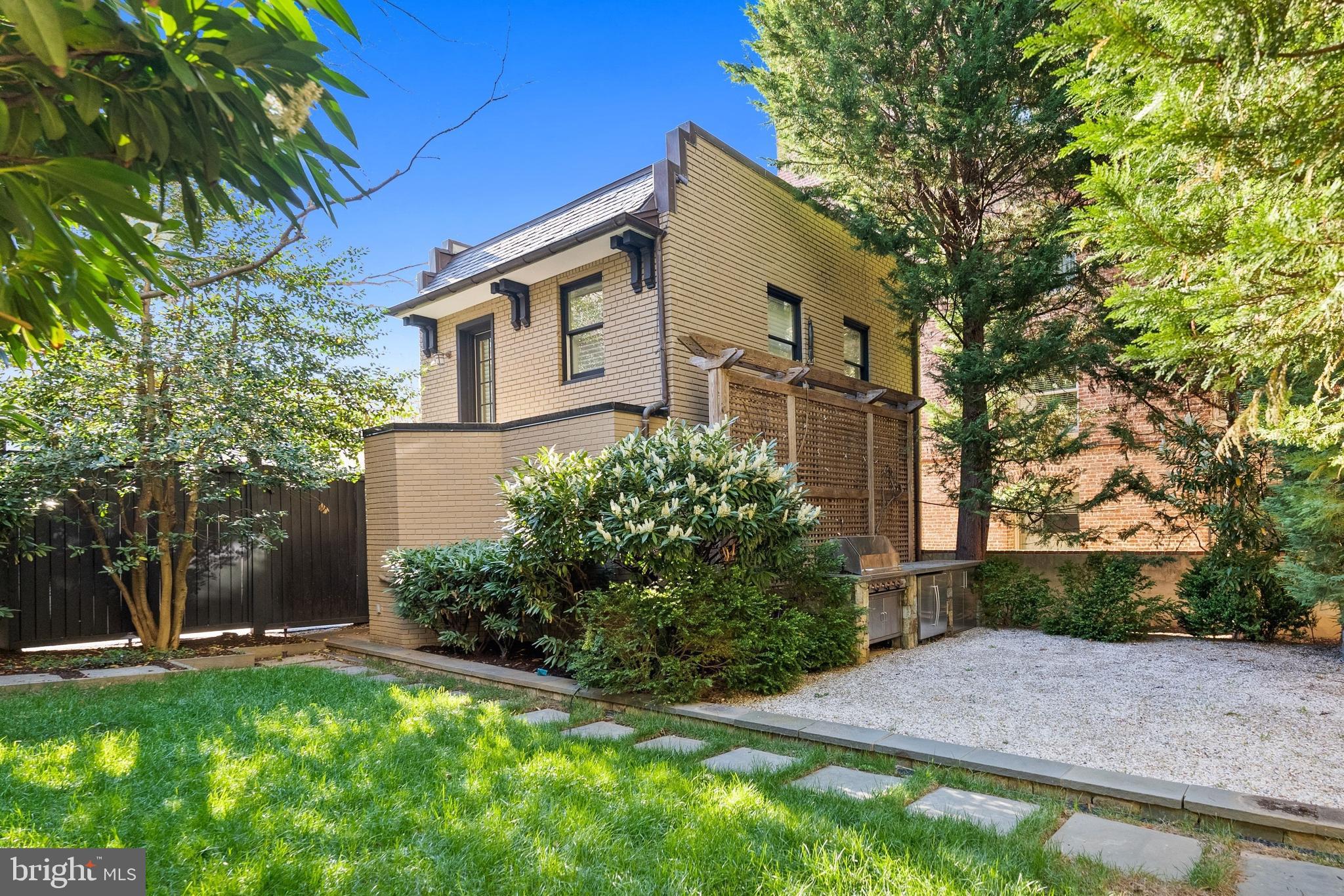 2107 WYOMING AVENUE NW