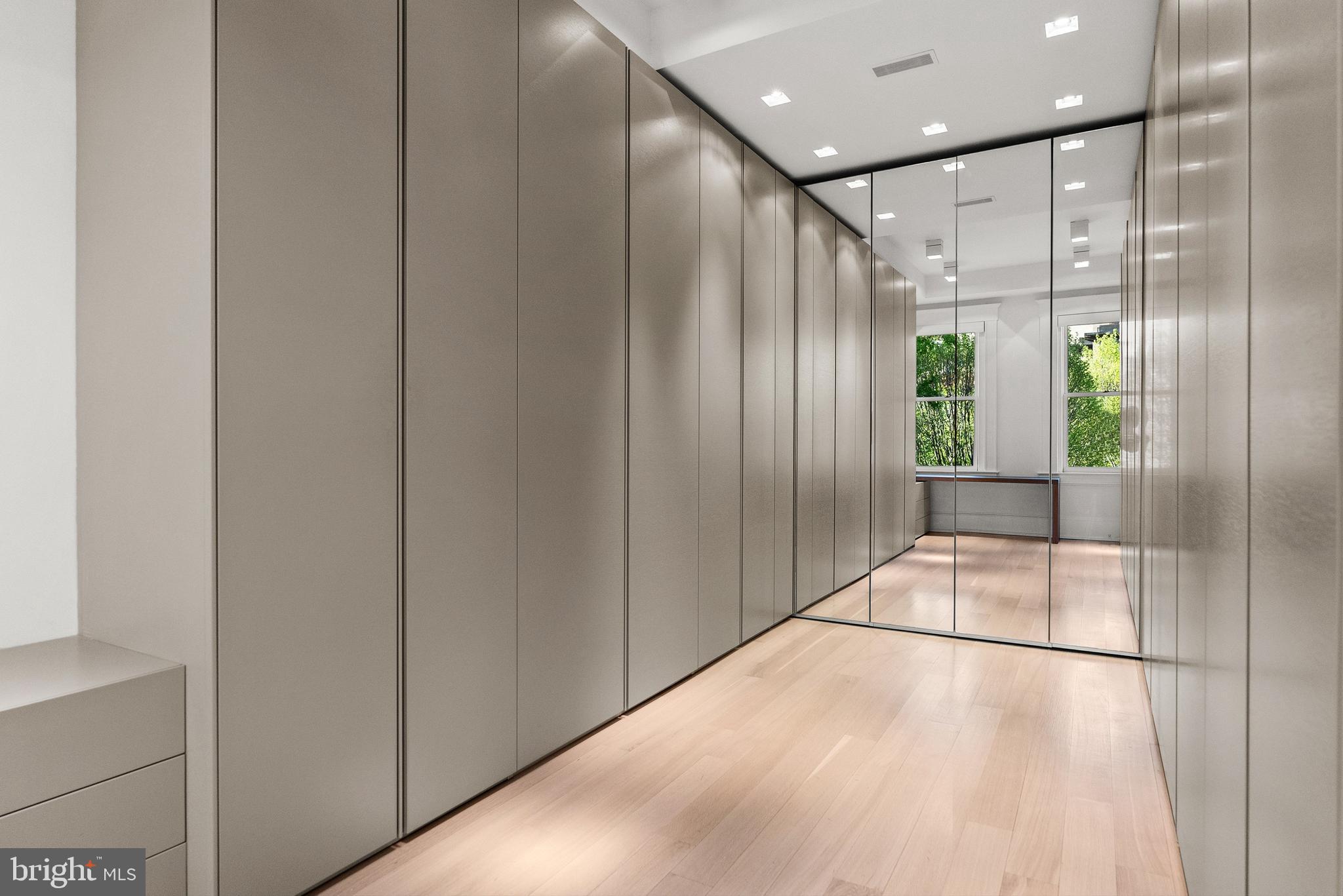 2107 WYOMING AVENUE NW