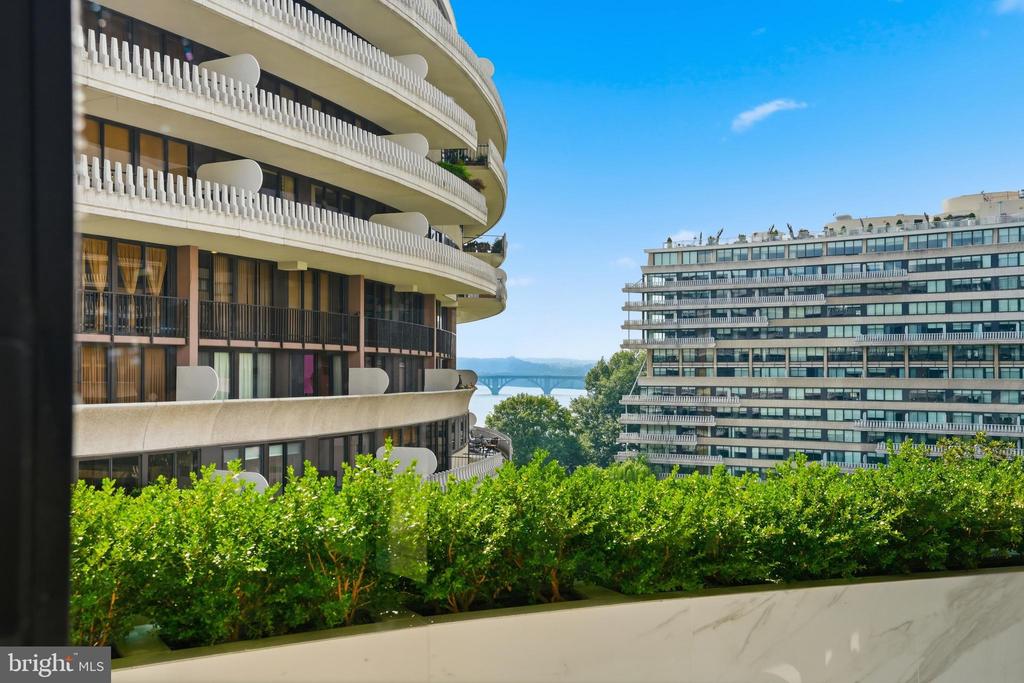 2500 VIRGINIA AVE NW Unit: 714-S