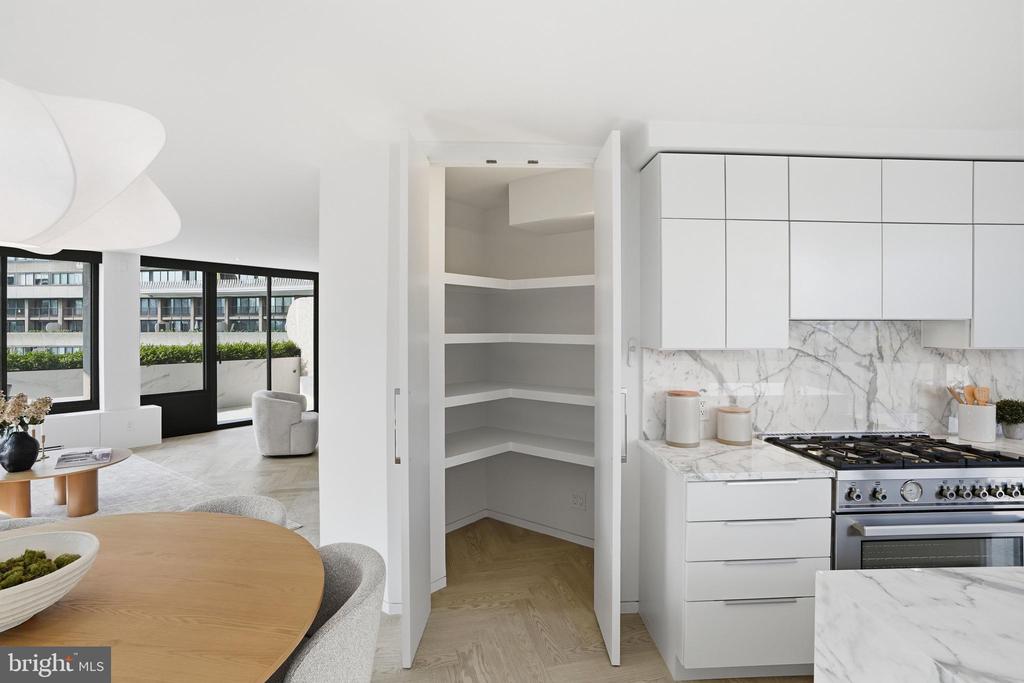 2500 VIRGINIA AVE NW Unit: 714-S