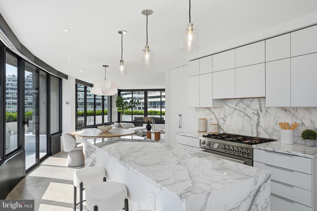2500 VIRGINIA AVE NW Unit: 714-S