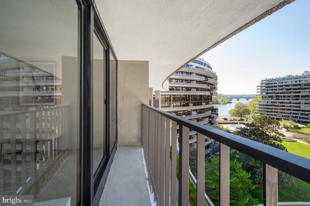 2500 VIRGINIA AVE NW Unit: 715-S