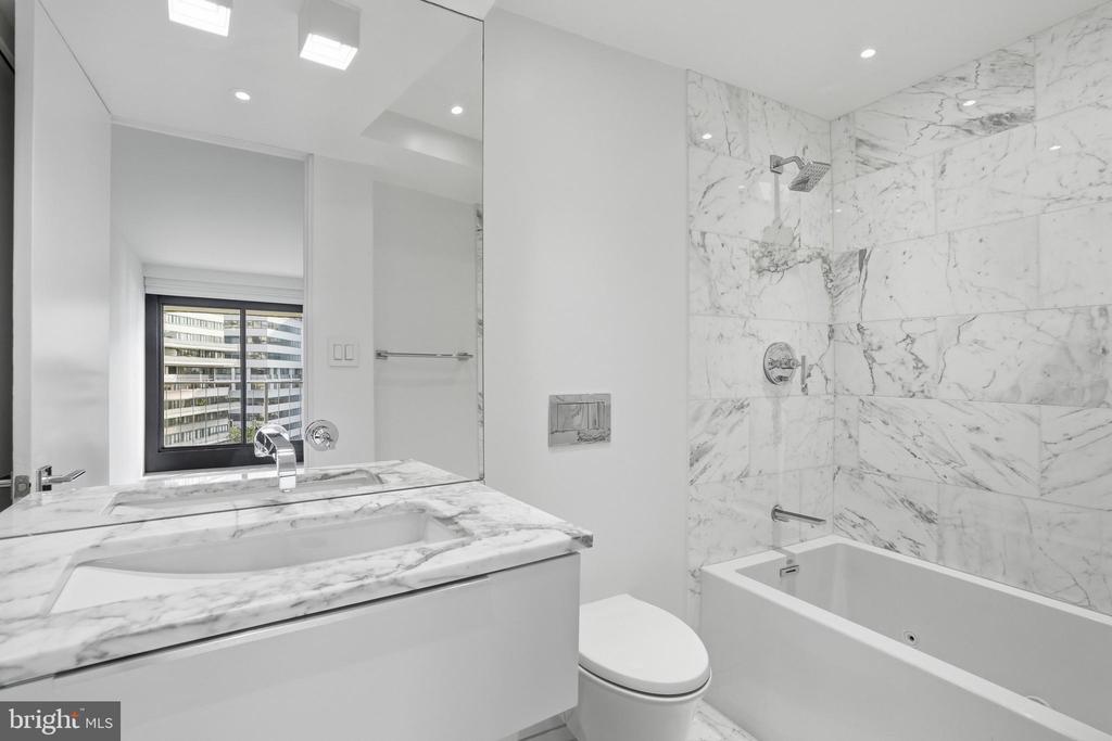 2500 VIRGINIA AVE NW Unit: 715-S