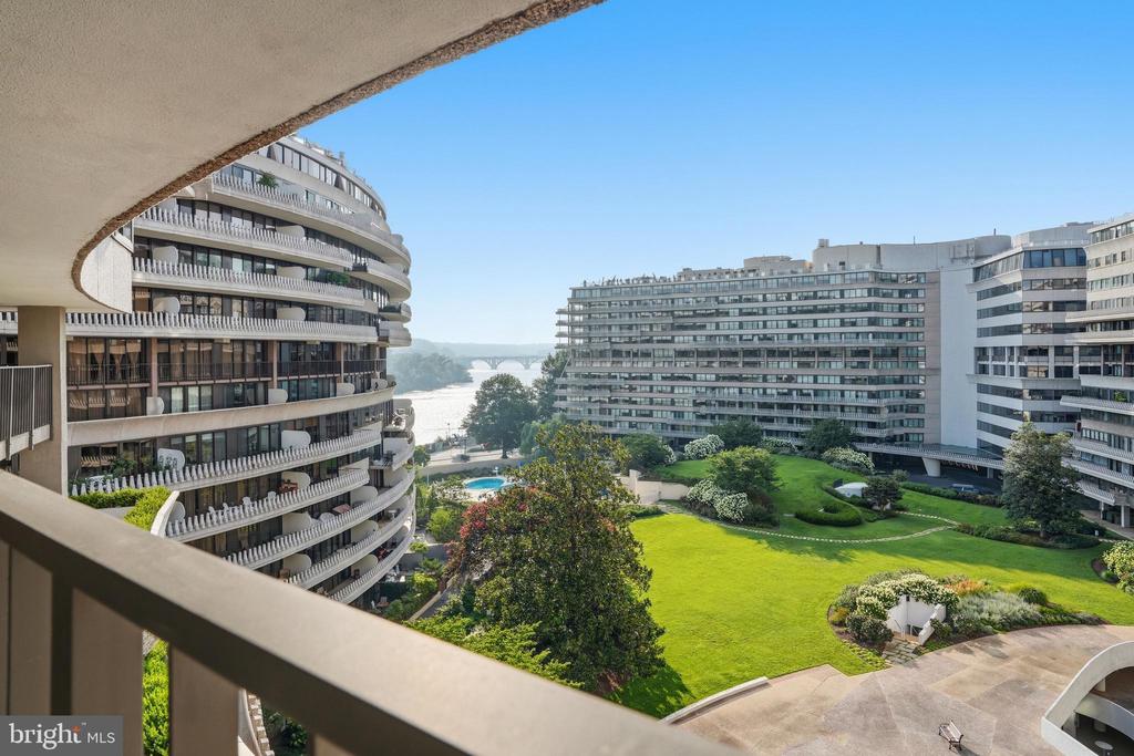 2500 VIRGINIA AVE NW Unit: 715-S