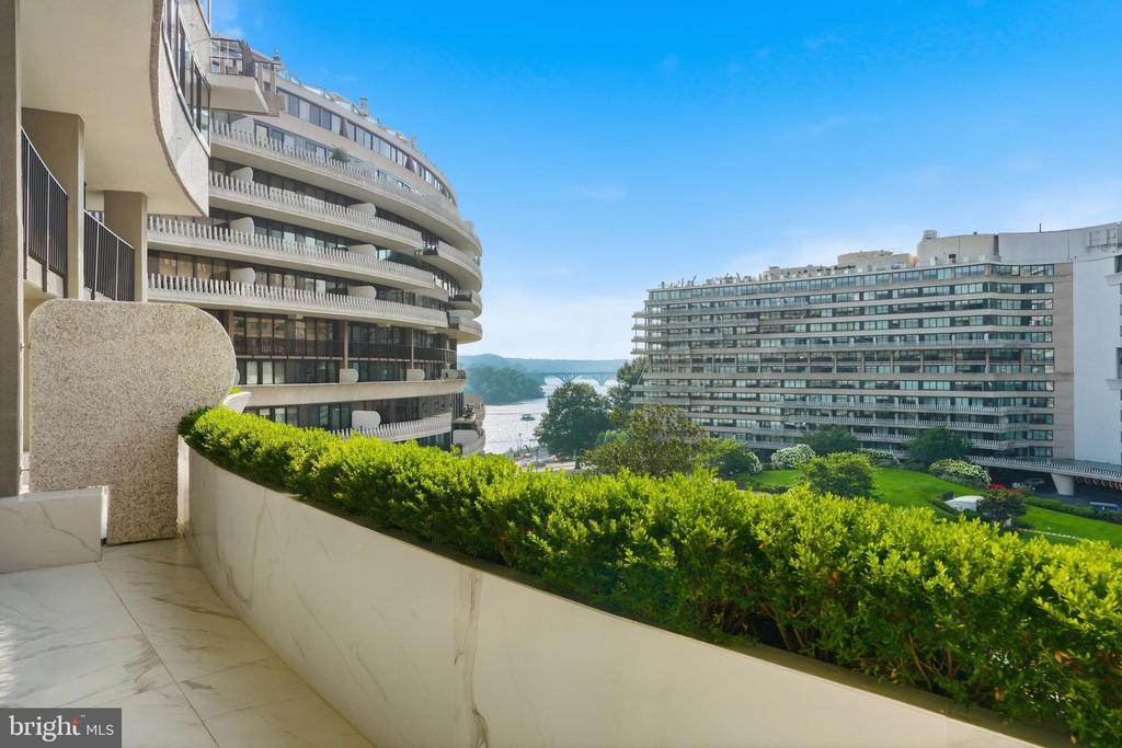 2500 VIRGINIA AVE NW Unit: 715-S