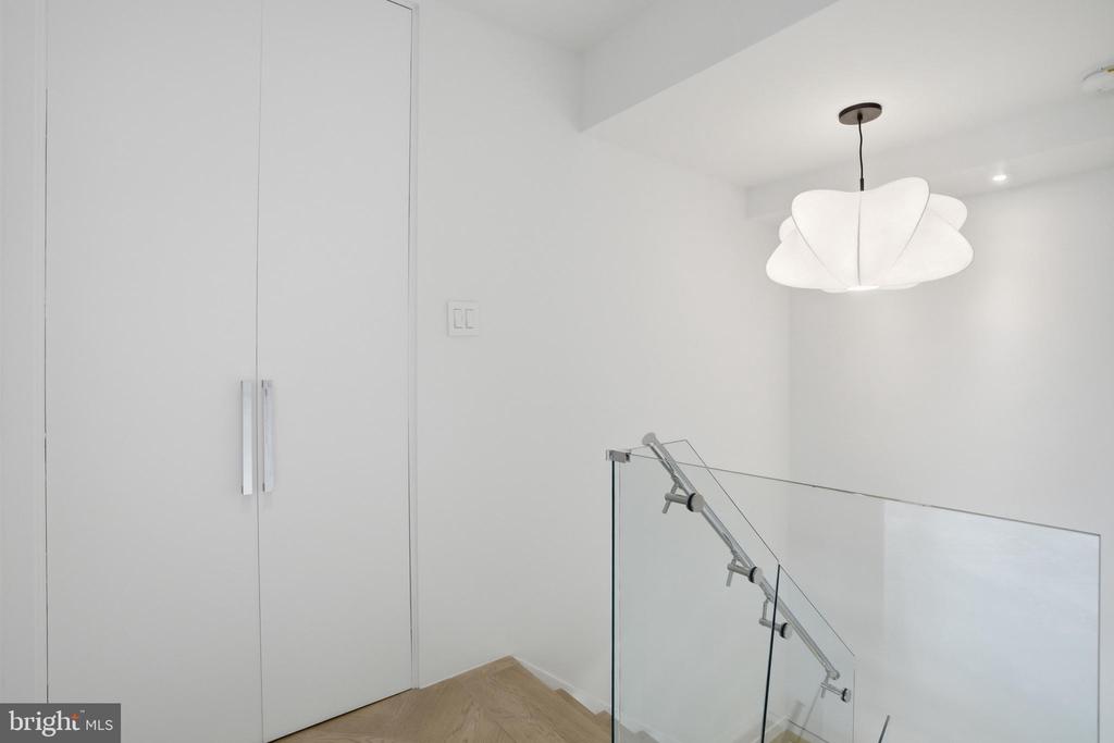 2500 VIRGINIA AVE NW Unit: 714/715-S