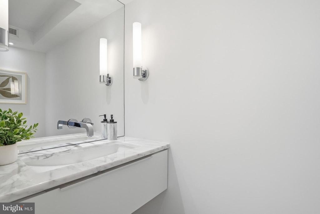 2500 VIRGINIA AVE NW Unit: 714/715-S