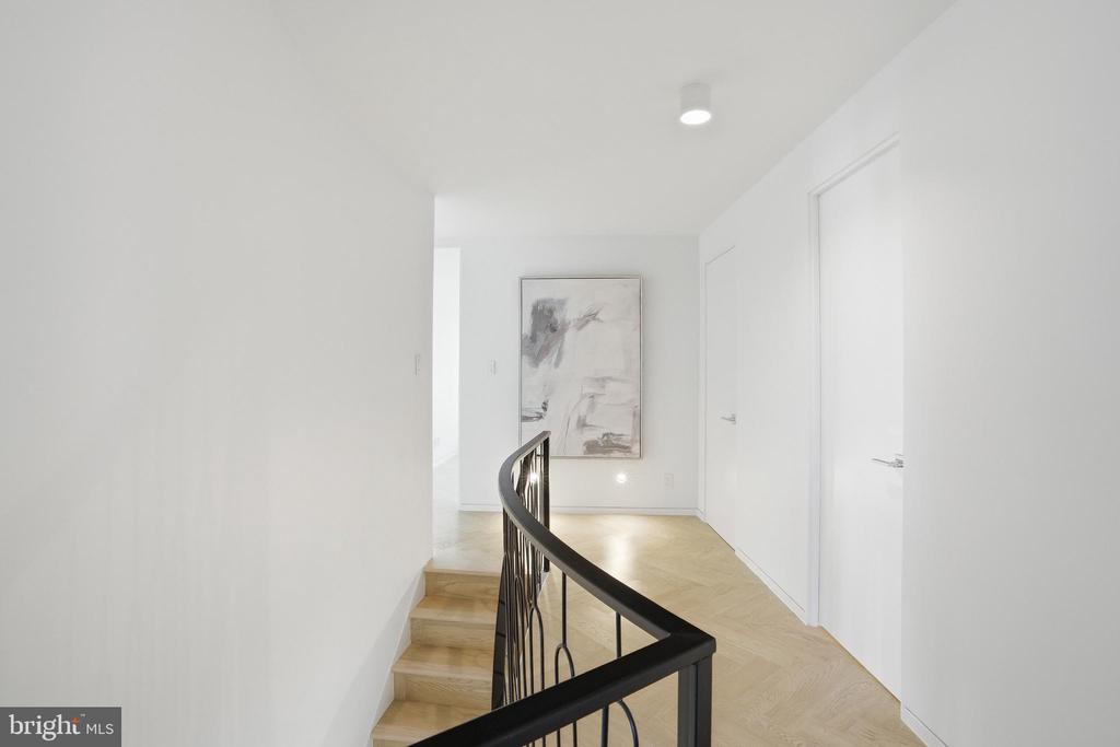 2500 VIRGINIA AVE NW Unit: 714/715-S