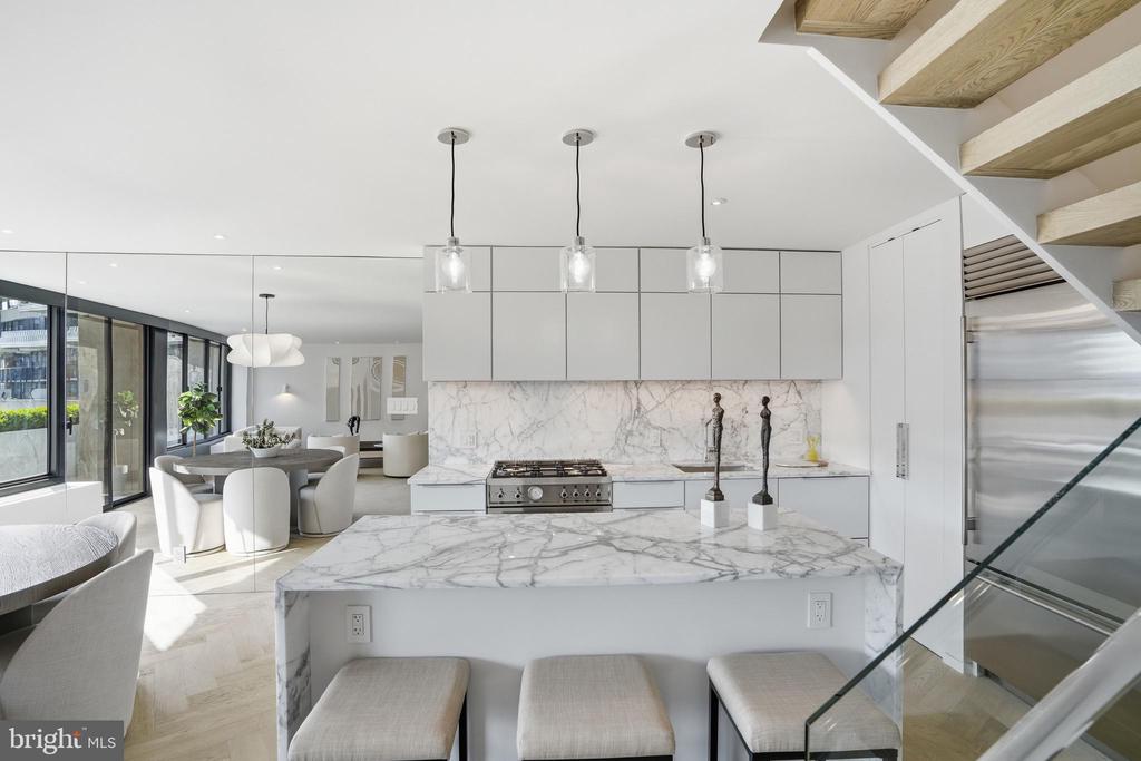 2500 VIRGINIA AVE NW Unit: 714/715-S