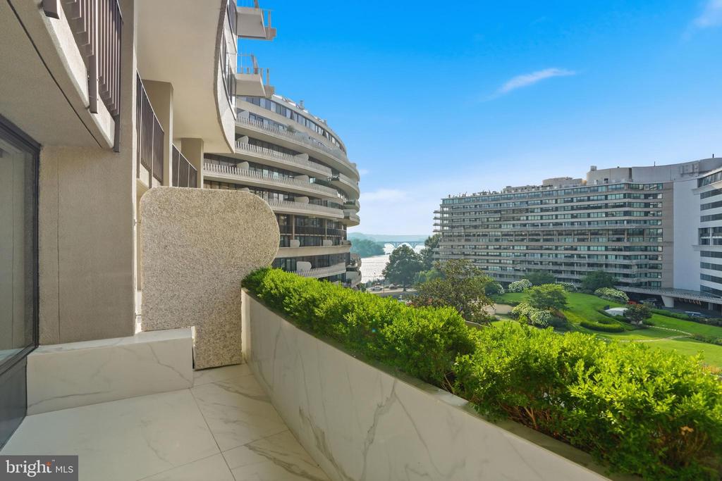2500 VIRGINIA AVE NW Unit: 714/715-S