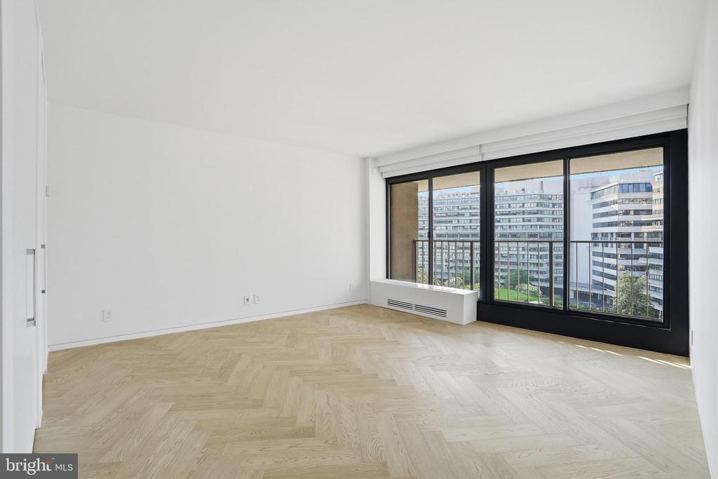 2500 VIRGINIA AVE NW Unit: 714/715-S