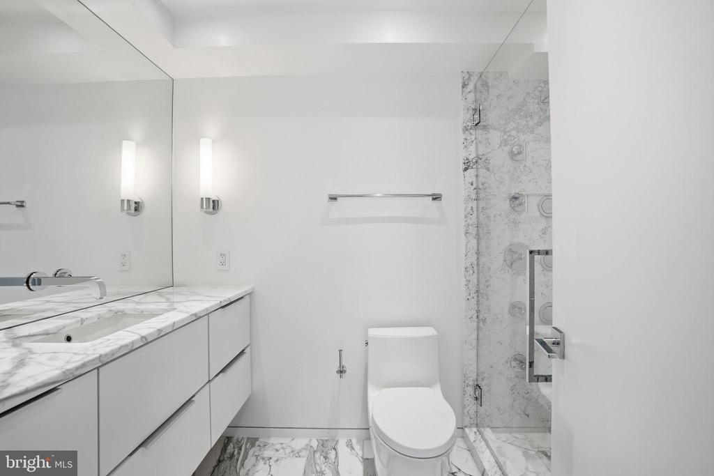 2500 VIRGINIA AVE NW Unit: 714/715-S