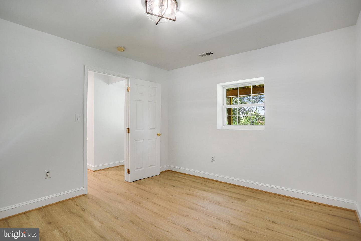 6440 Brookes Ln