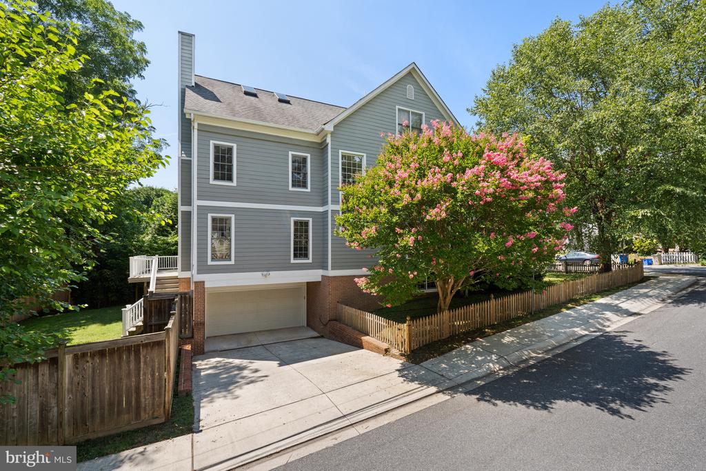 4500 Maple Ave