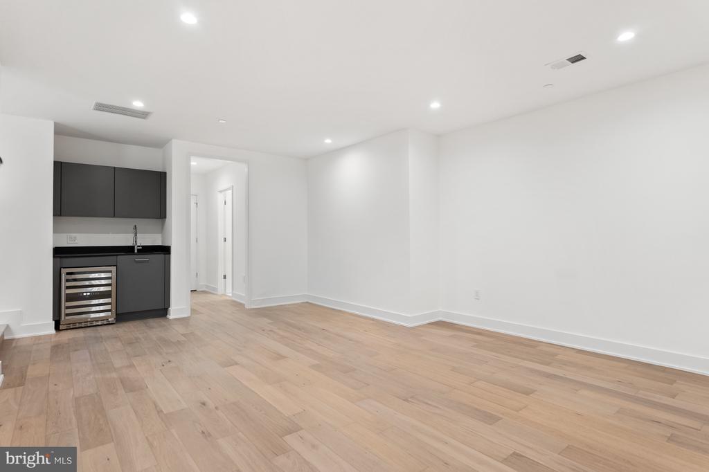 4405 Elm St