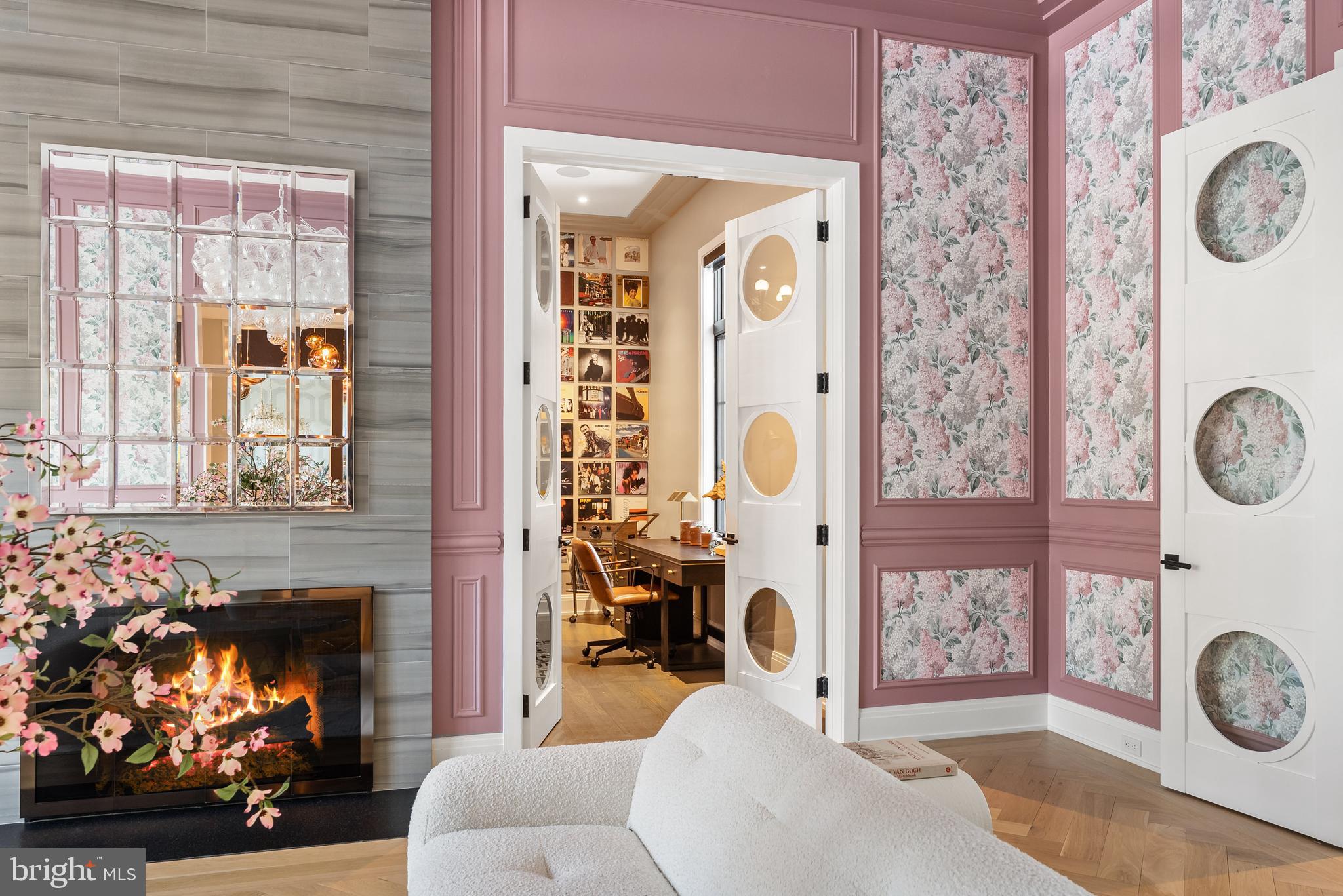 8913 HOLLY LEAF LANE