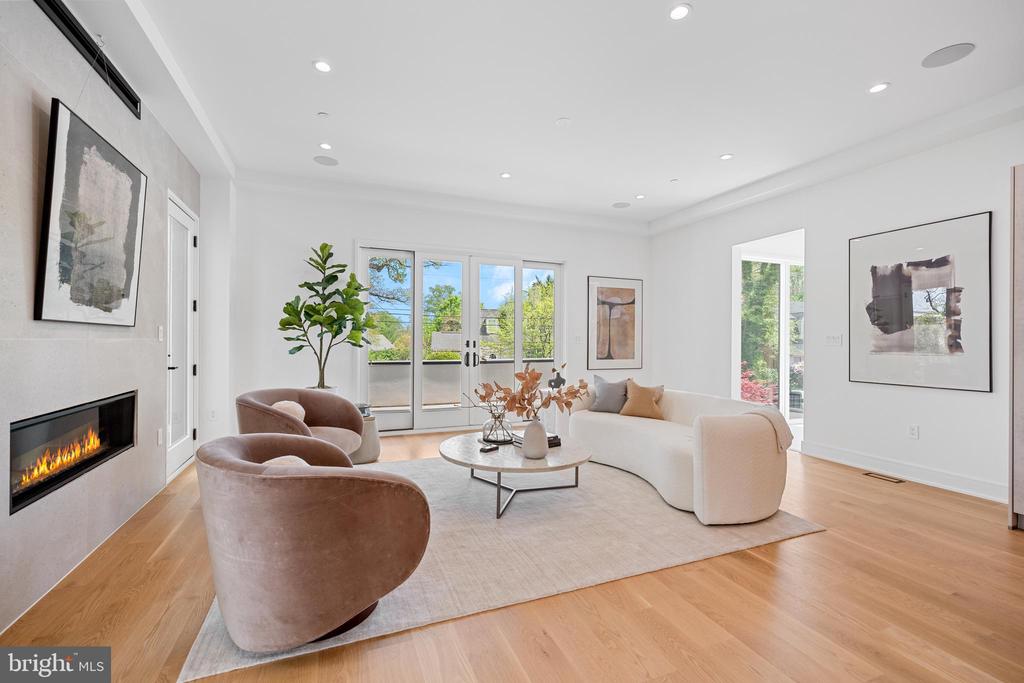 7805 MOORLAND LANE