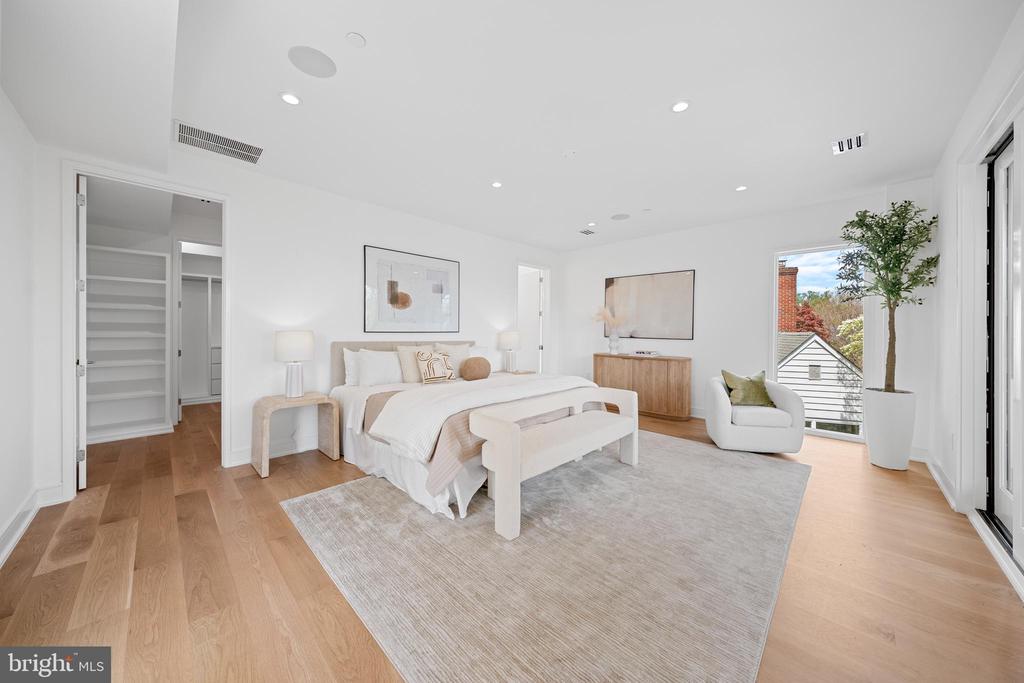 7805 MOORLAND LANE