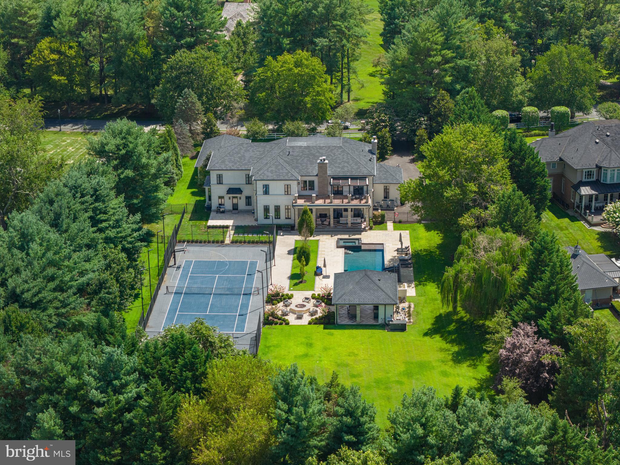 8913 HOLLY LEAF LANE