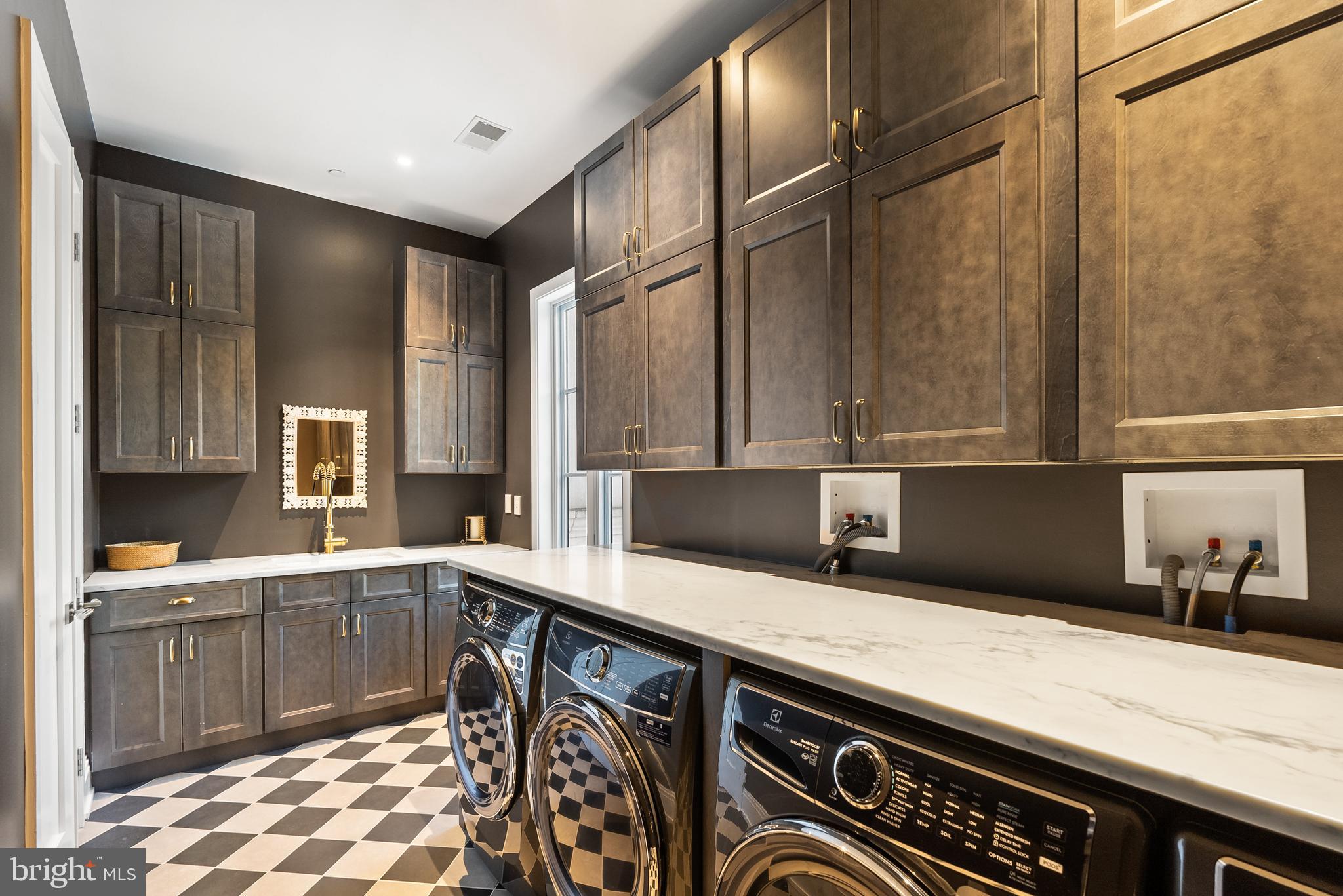 8913 HOLLY LEAF LANE