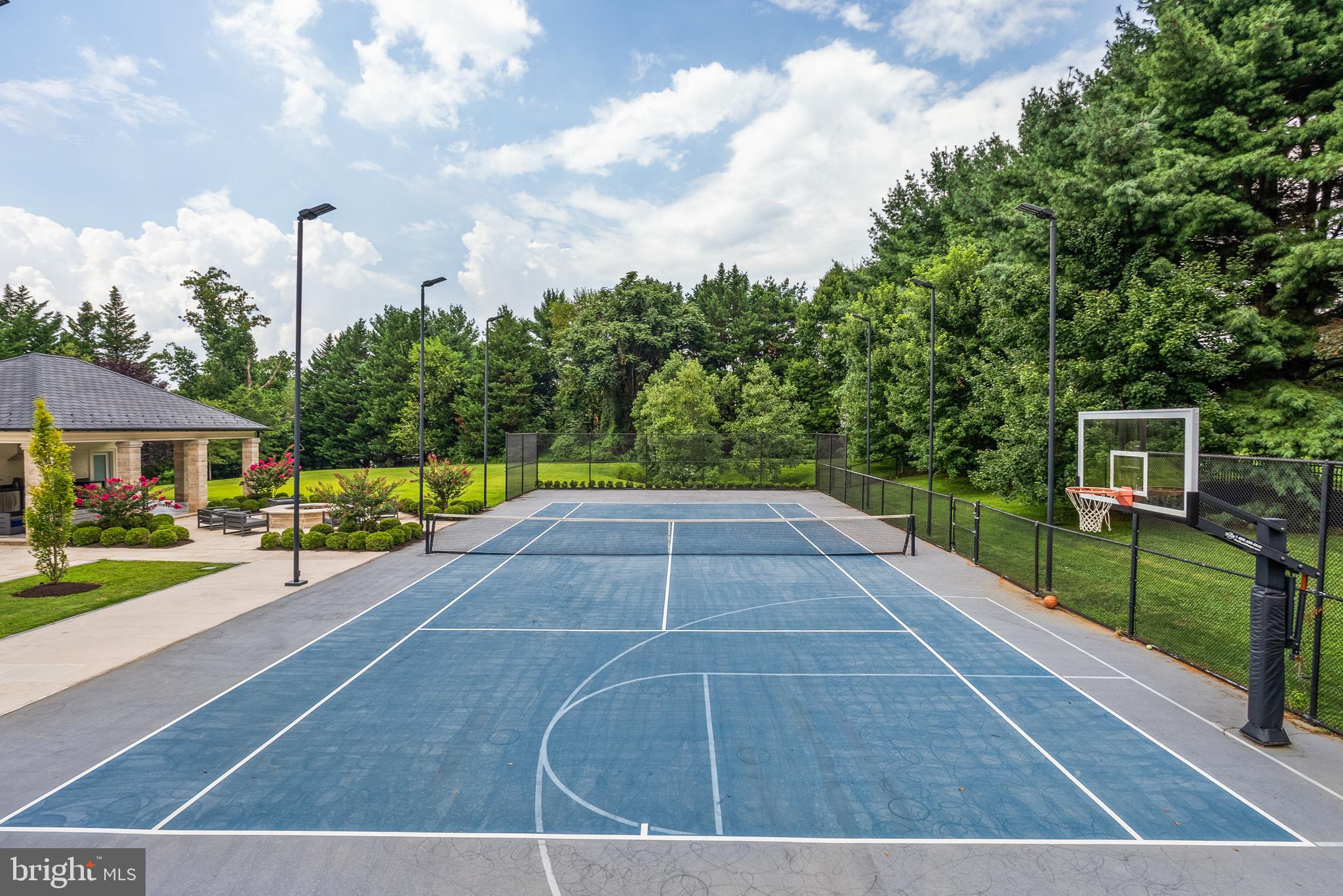 8913 HOLLY LEAF LANE