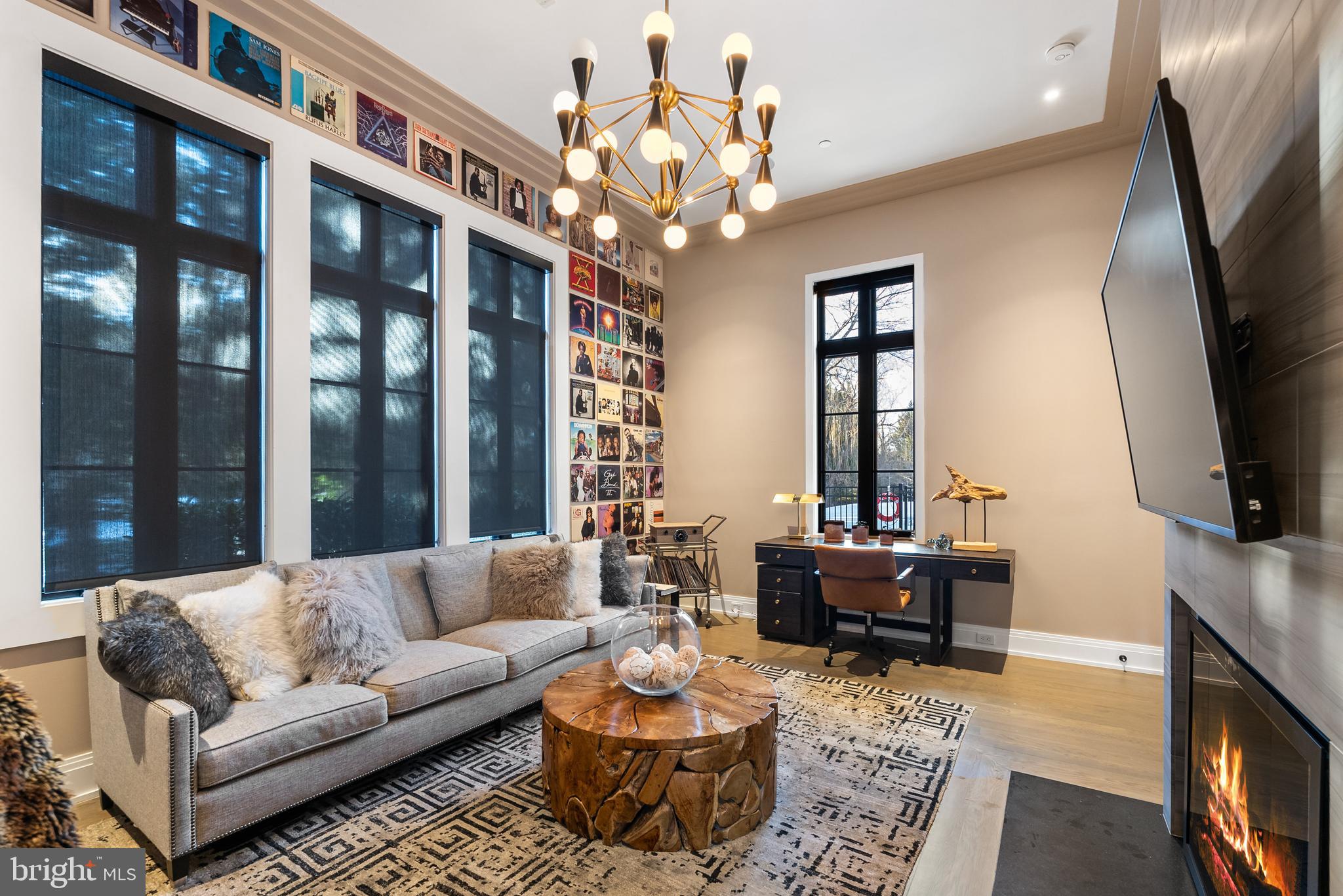 8913 HOLLY LEAF LANE