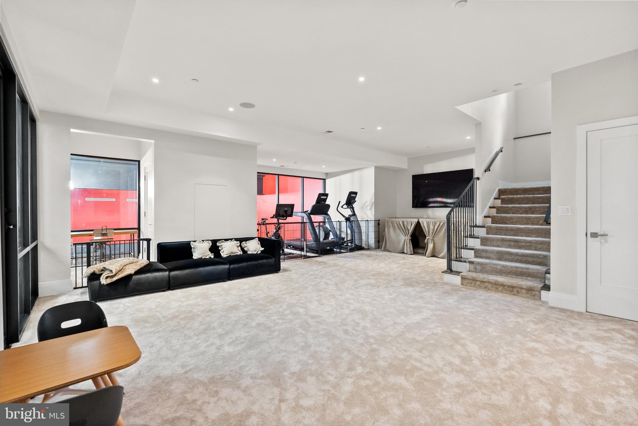 8913 HOLLY LEAF LANE