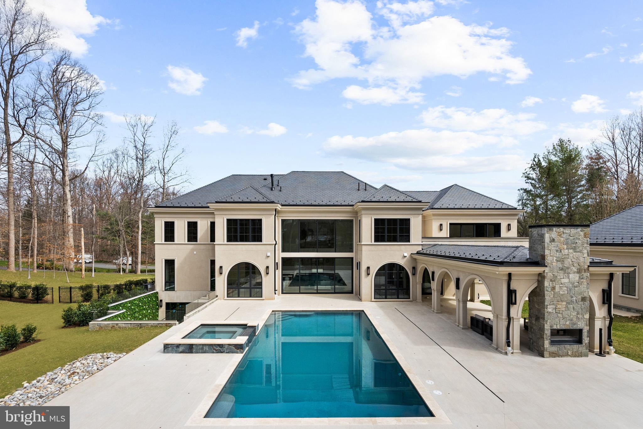 7112 NATELLI WOODS LANE