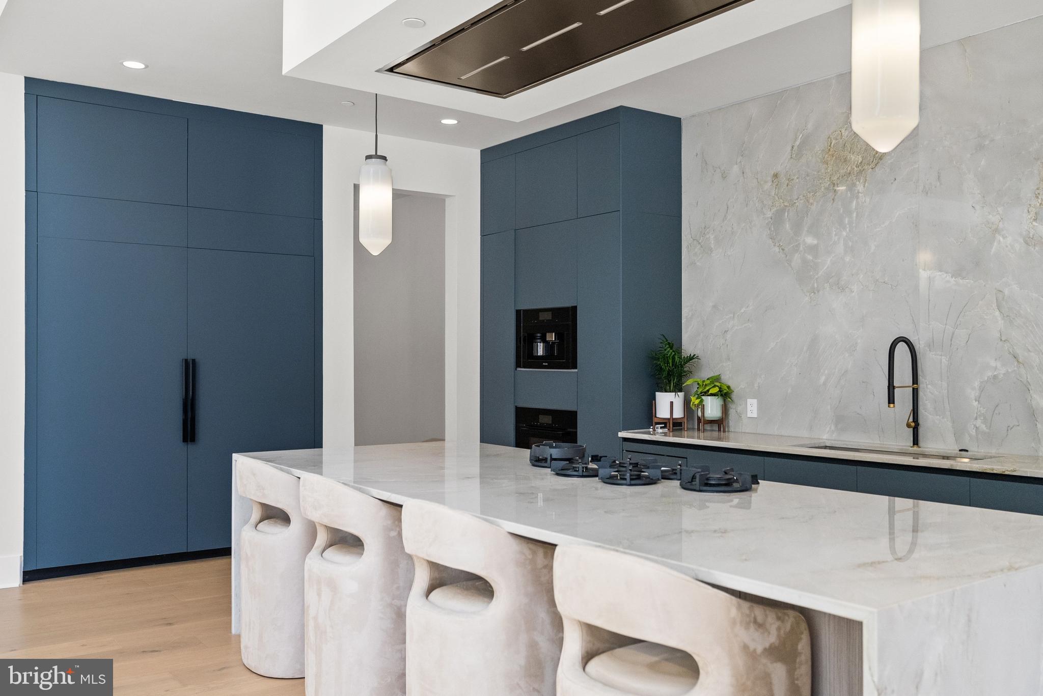 7112 NATELLI WOODS LANE