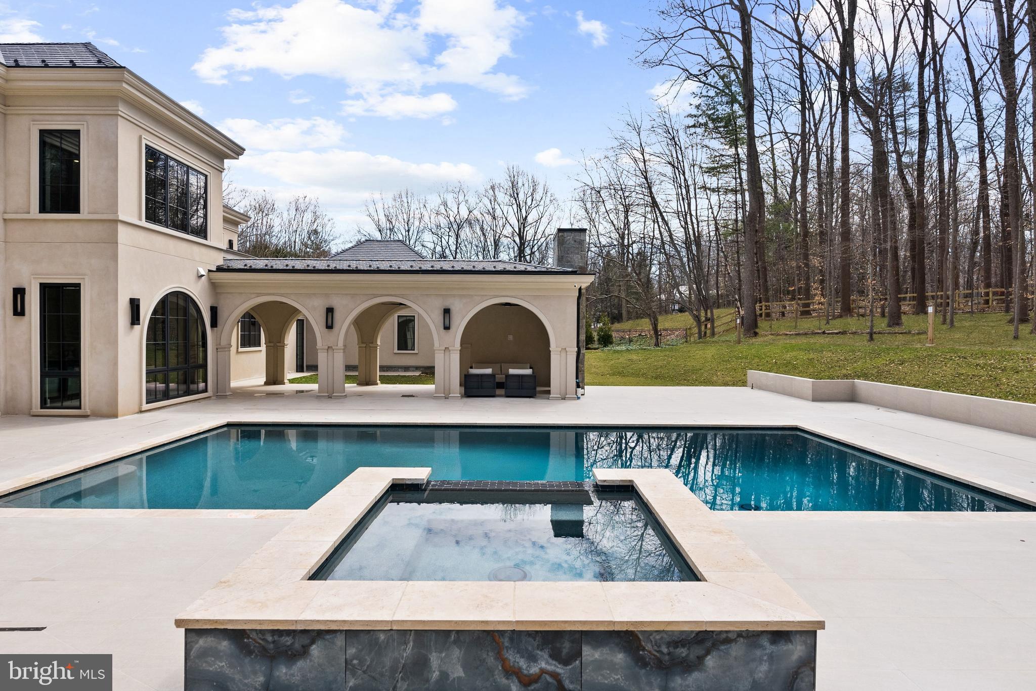 7112 NATELLI WOODS LANE