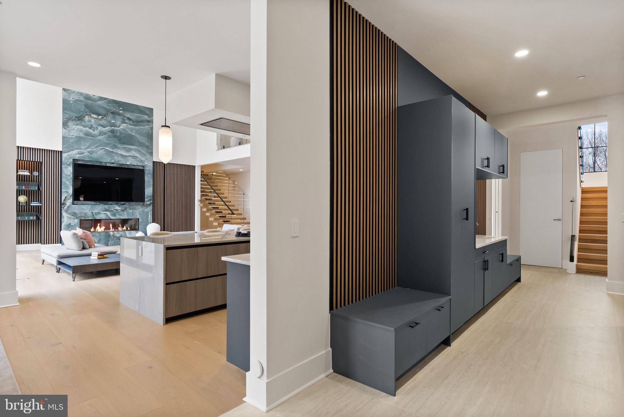 7112 NATELLI WOODS LANE