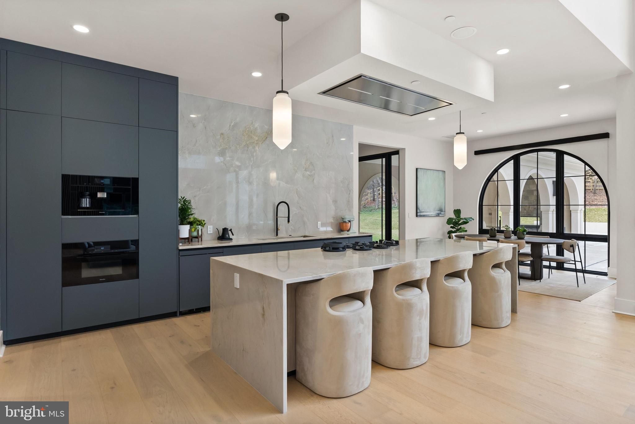 7112 NATELLI WOODS LANE