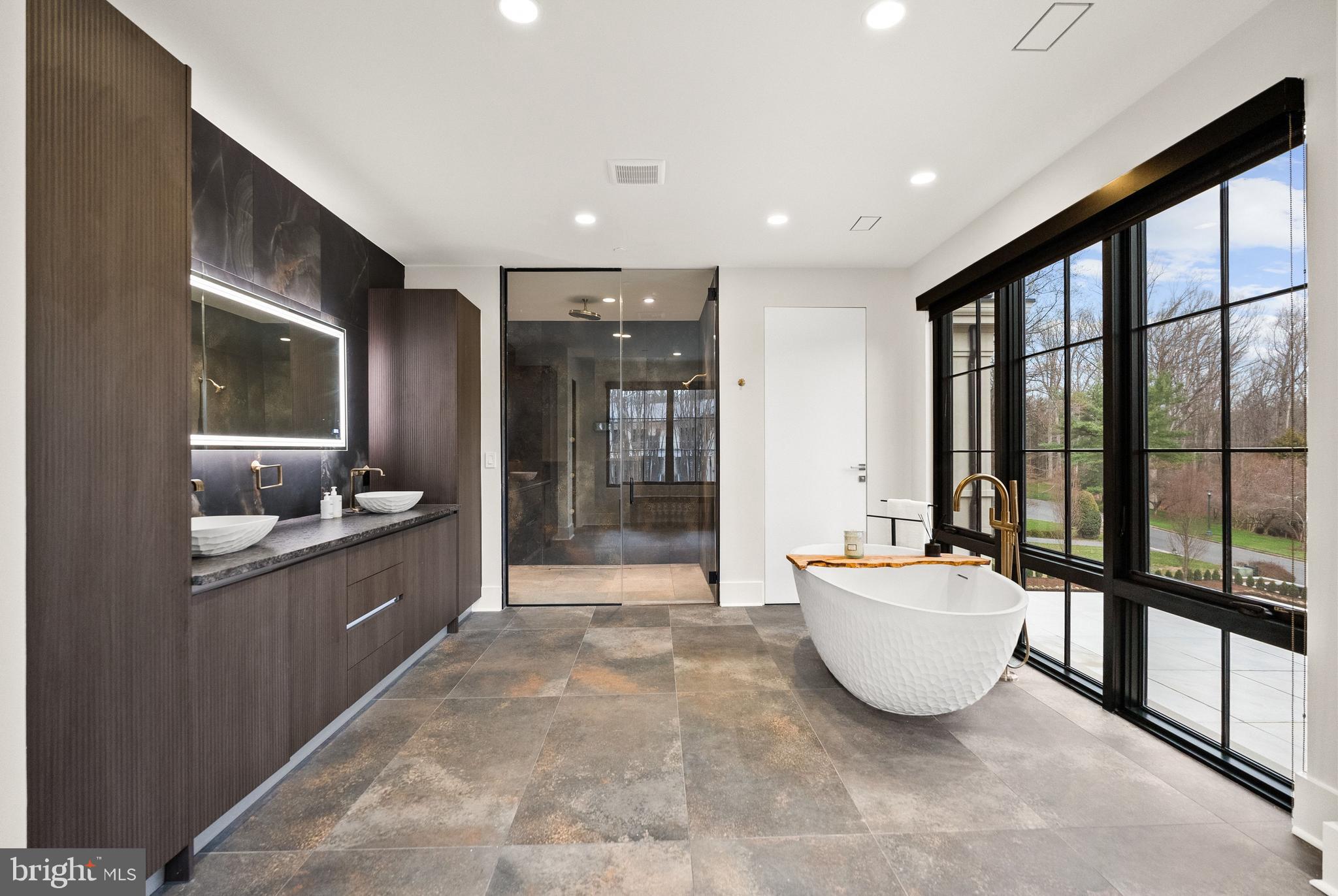 7112 NATELLI WOODS LANE