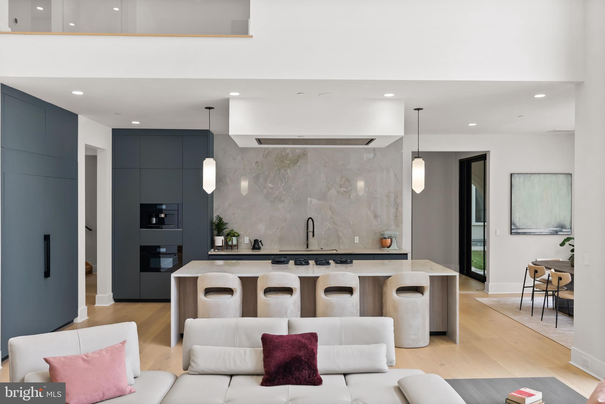 7112 NATELLI WOODS LANE