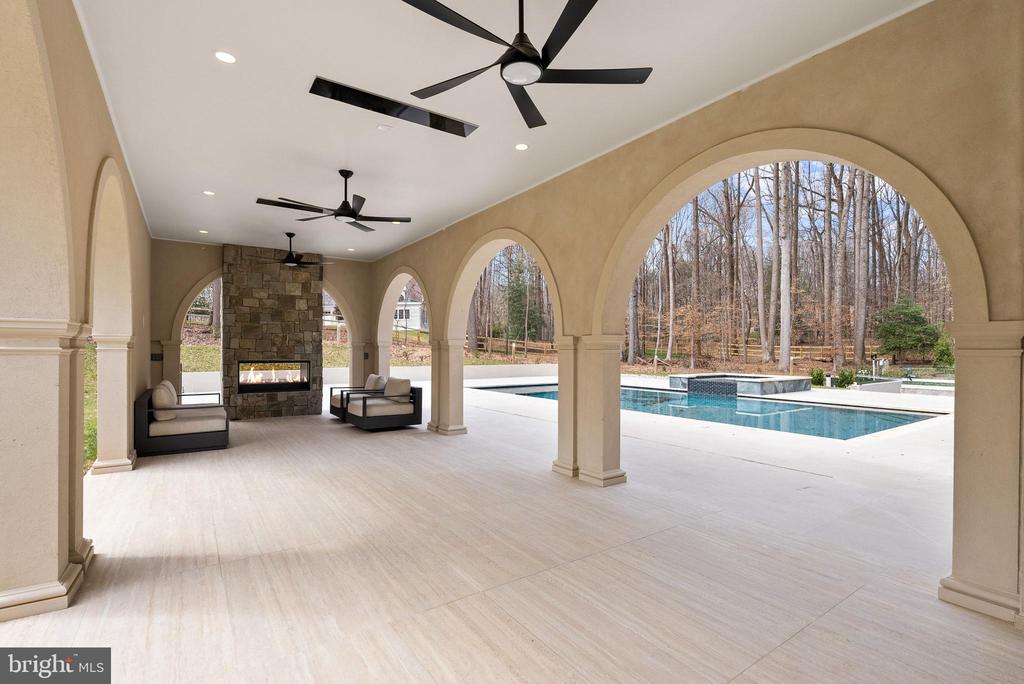 7112 NATELLI WOODS LANE