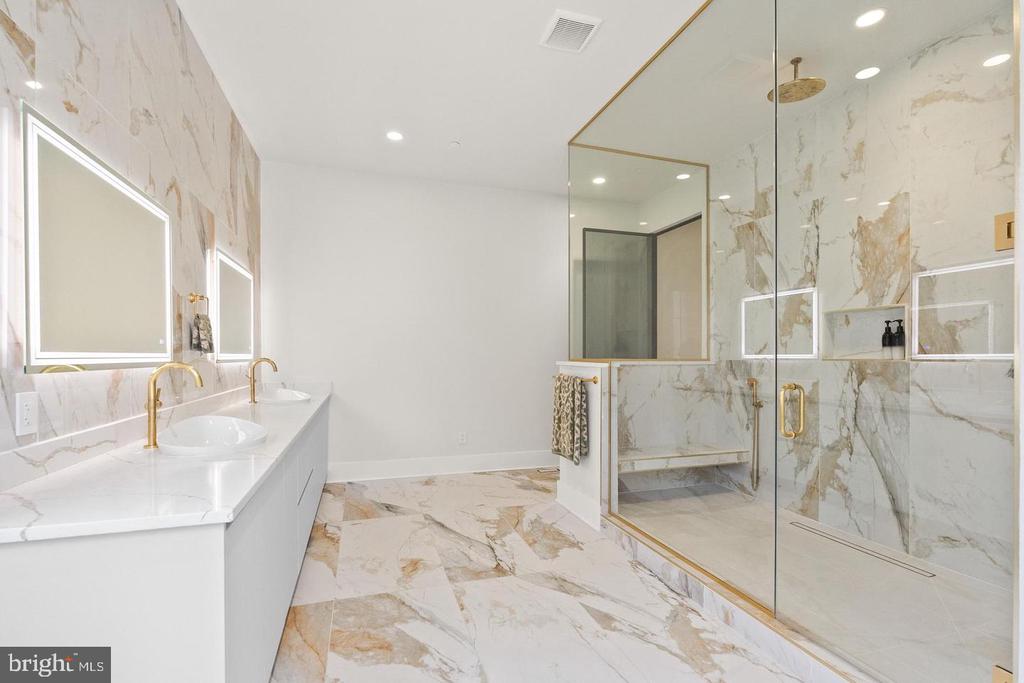7112 NATELLI WOODS LANE