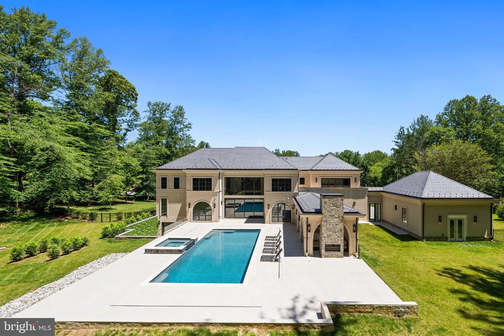 7112 NATELLI WOODS LANE